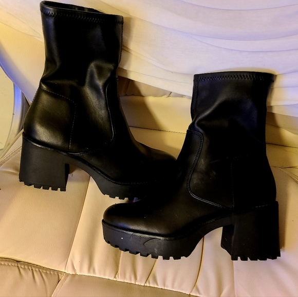 FUNKY CHUNKY BOOTS - Picture 1 of 8